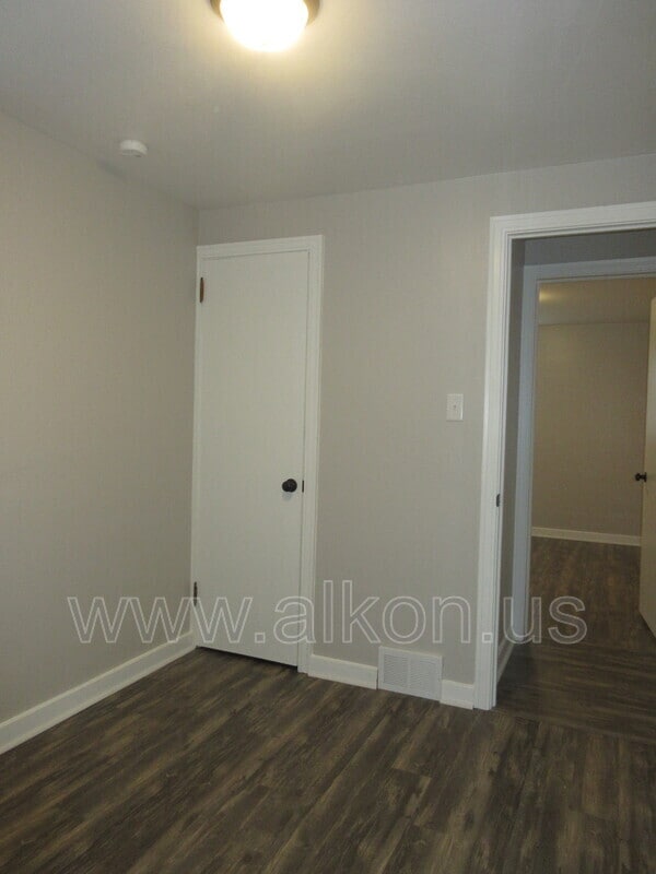 Building Photo - 4204 Willow Ave