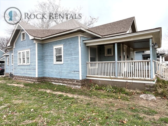 Building Photo - COMING SOON! 3 Bedroom 1.5 Bath House in Great Neighborhood