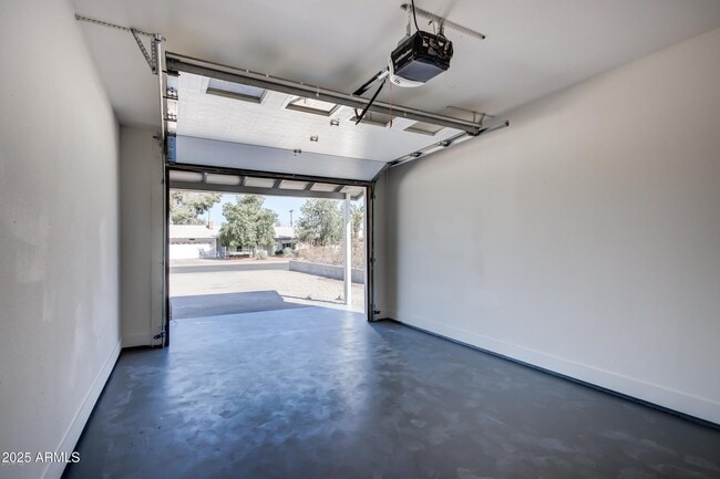 Building Photo - 557 W Toledo St