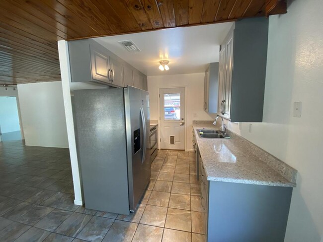 Building Photo - 1122 Rhonda Lee St