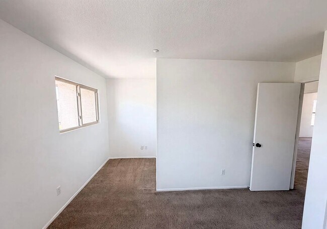 Building Photo - 7501 E Deer Valley Rd