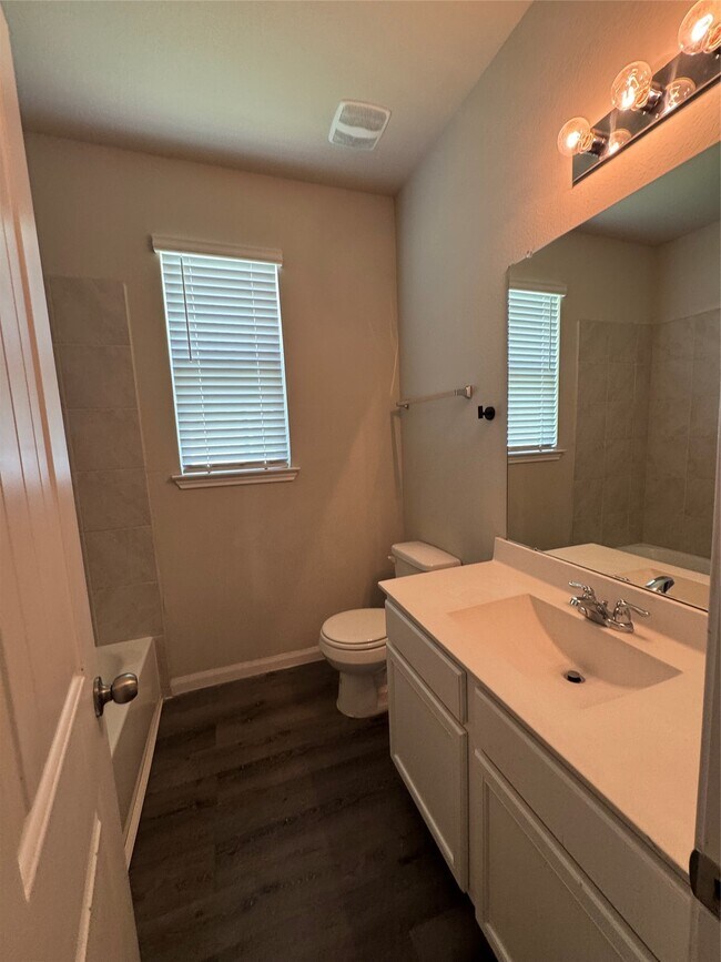Building Photo - 305 Black Bear Dr