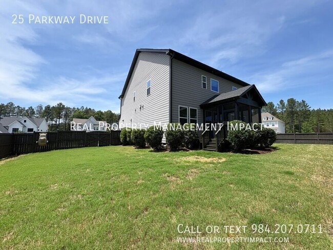 Building Photo - 25 Parkway Dr
