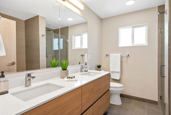 Master Bathroom - 820 S Wilton Pl