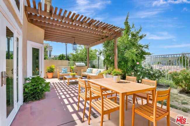 Building Photo - 24701 Cll Conejo