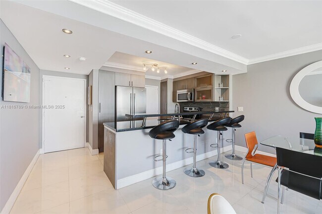 Building Photo - 5838 Collins Ave
