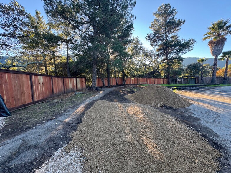 Building Photo - 10 Country Club Way