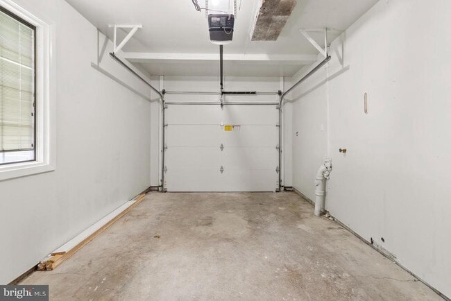 Building Photo - 2106 Largo Rd