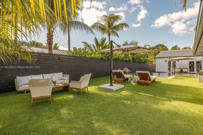 Building Photo - 901 NW 7th Street Rd