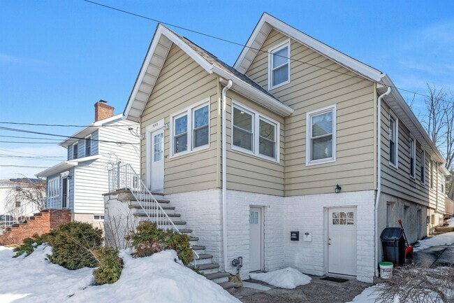 Building Photo - 632 Chase Ave