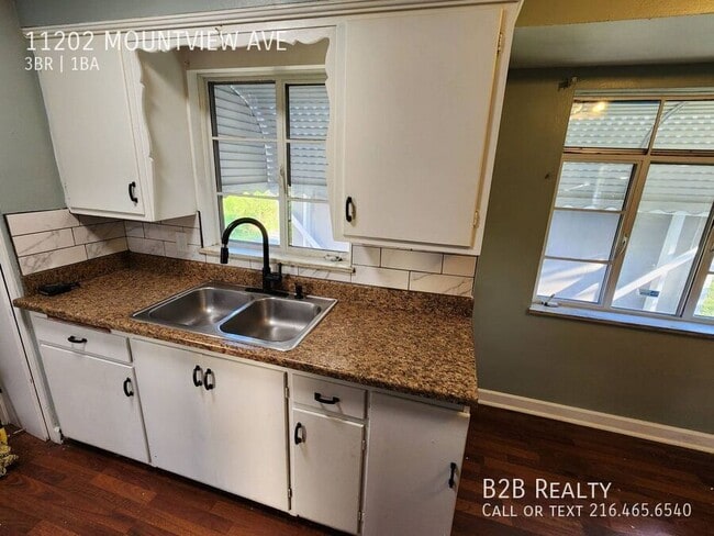 Building Photo - 11202 Mountview Ave