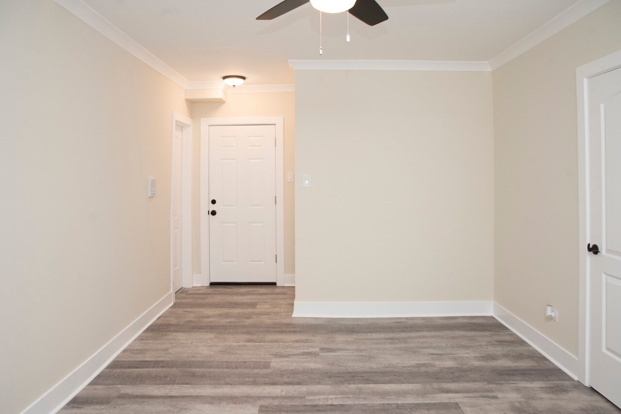 Building Photo - 3837 N Greenview Ave