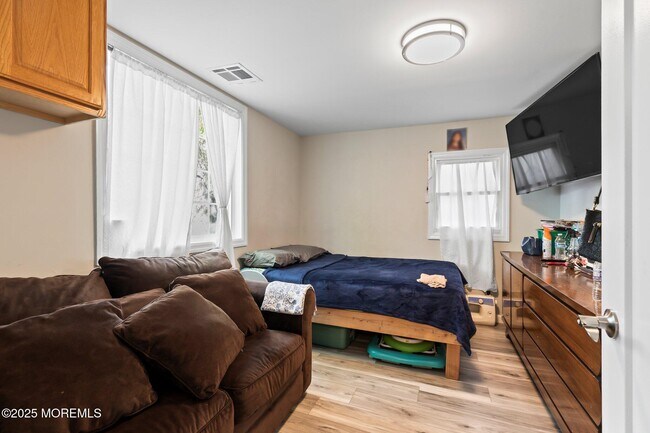 Building Photo - 912 Sunset Ave