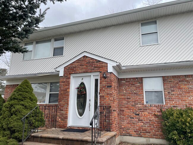 Primary Photo - 1 Tredwell Ct