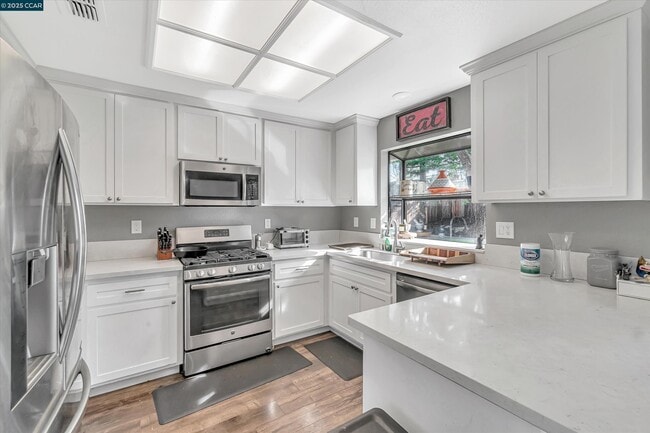 Building Photo - 1060 St Andrews Dr