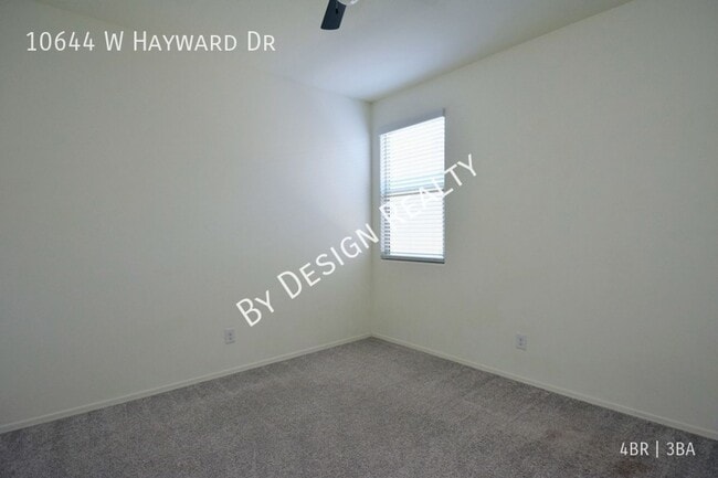 Building Photo - Like-New 4BR/3BA Corner Lot Home in Gladde...