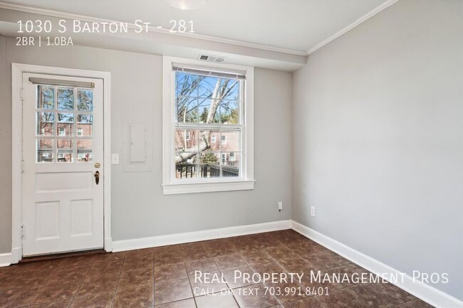 Building Photo - Sunny & Spacious Arlington Village TH- Ste...