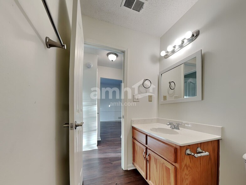 Building Photo - 8014 New Castle Cv