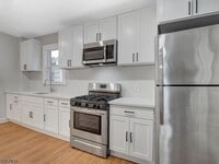 Building Photo - 548 Morris St