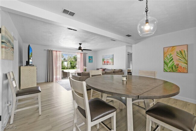 Building Photo - 1661 Coronado Rd