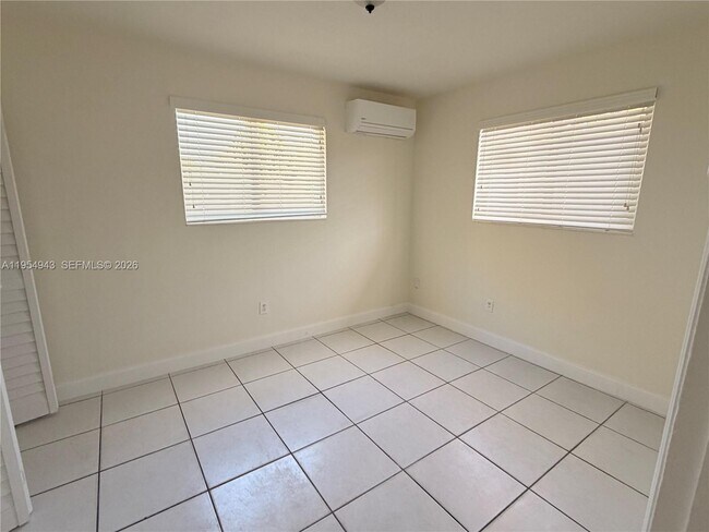 Building Photo - 95-97-97 NE 168th St