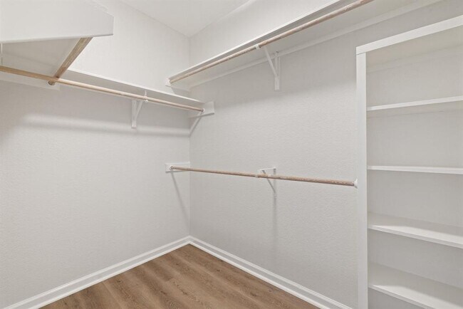 Building Photo - 4711 Spicewood Springs Rd