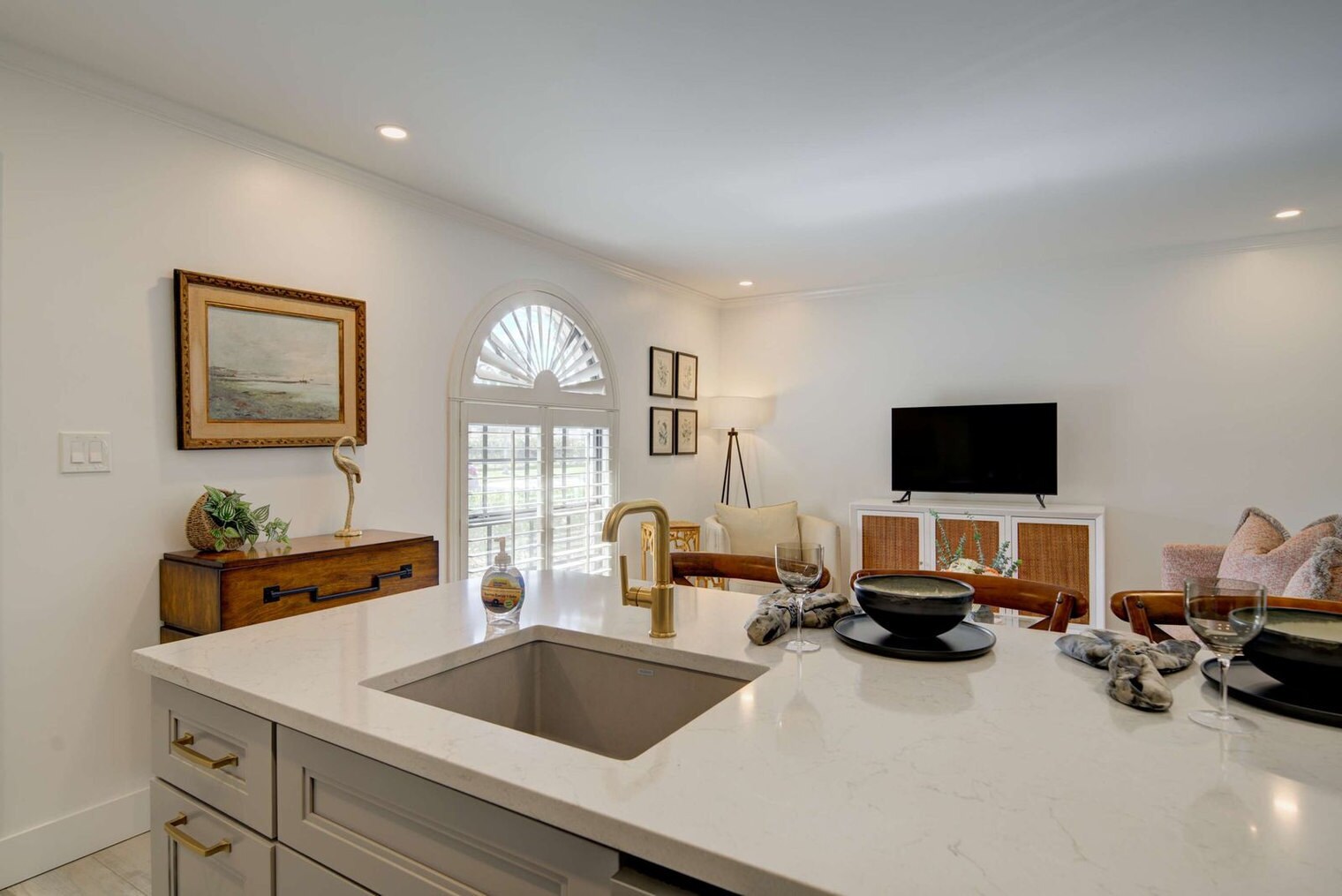 Building Photo - 655 8th Ave S