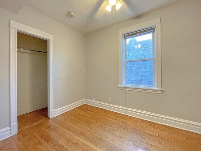 Building Photo - 2442 N Ashland Ave