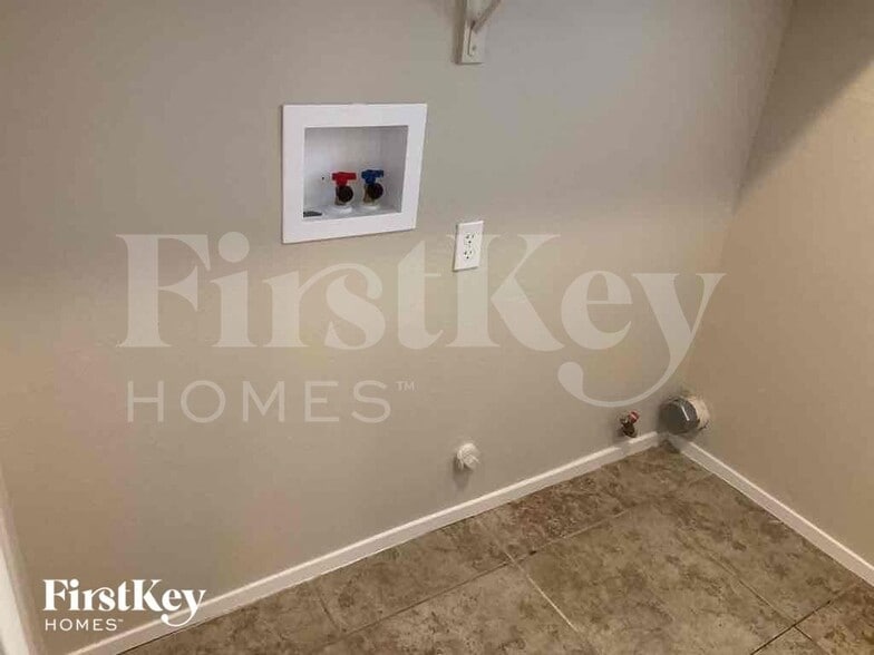 Building Photo - 8008 Revolver Ave