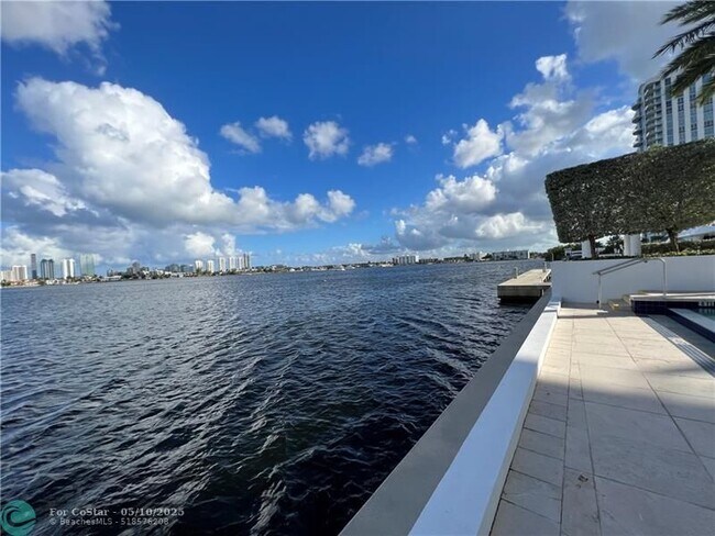 Building Photo - 17301 Biscayne Blvd