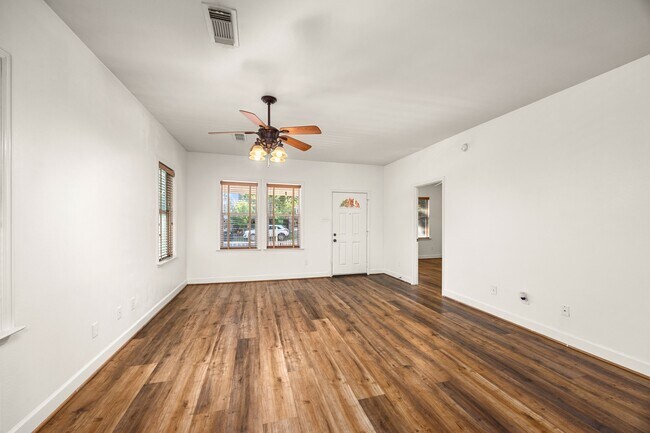 Building Photo - 1912 Shearn St