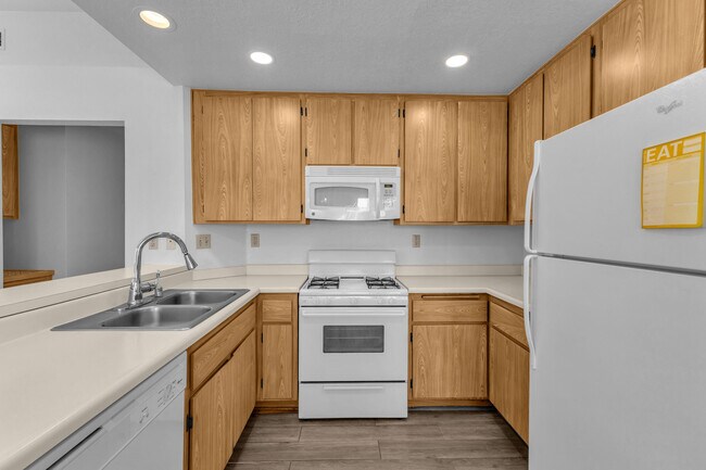 Building Photo - 40900 Breezy Pass Rd
