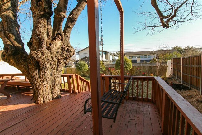 Building Photo - 6824 Southridge Dr