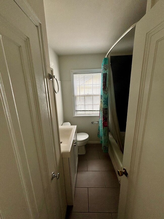 Building Photo - Beautiful 3 Bedroom 1 Bathroom Morton Meadows Cottage