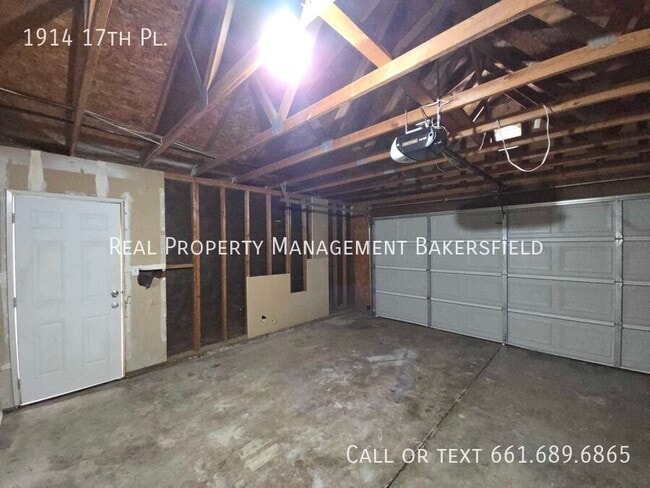 Building Photo - 1914 17th Pl