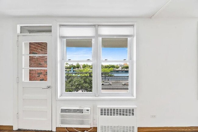 Building Photo - 1625 Emmons Ave