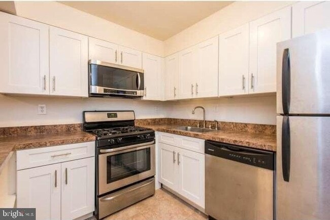 Building Photo - 326 Hermit St