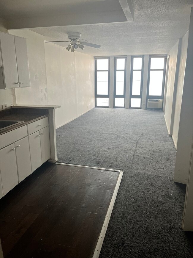 Building Photo - 6700 S South Shore Dr