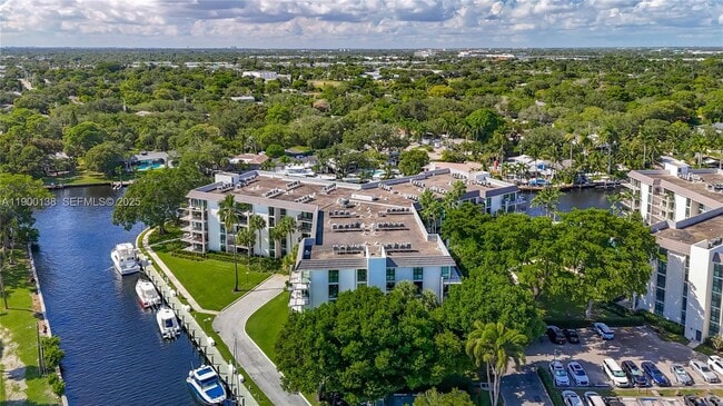 Building Photo - 1350 River Reach Dr