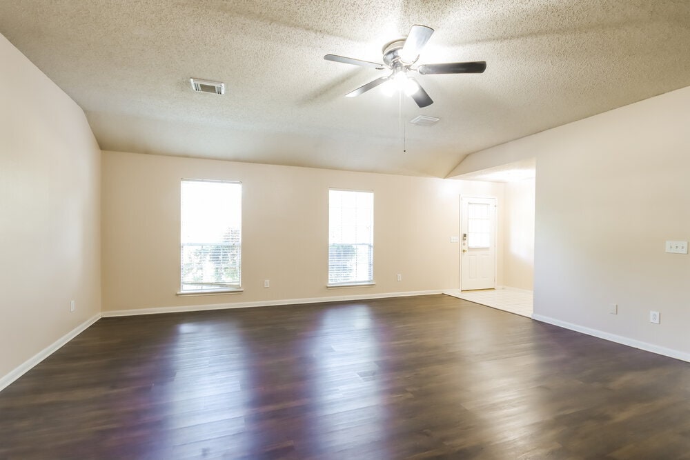 Building Photo - 7131 Maple Walk Dr