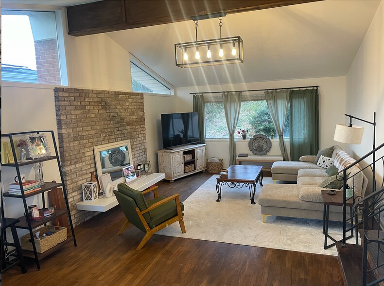 Living Room - 6010 Riggs Rd