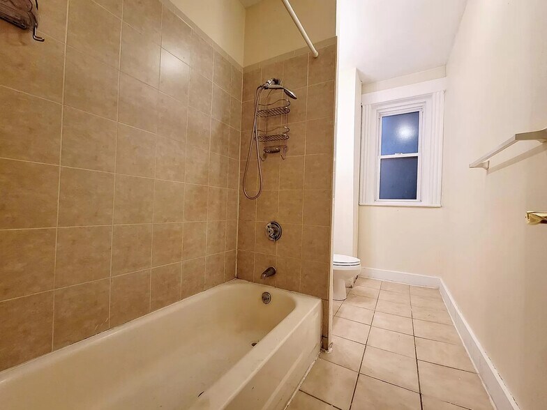 Building Photo - 376 Riverway