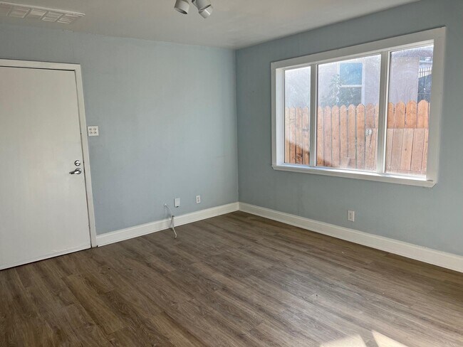 Building Photo - 3828 Altura Ave