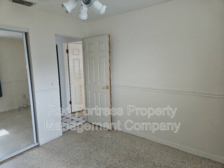 Building Photo - 1661 Manor Ave