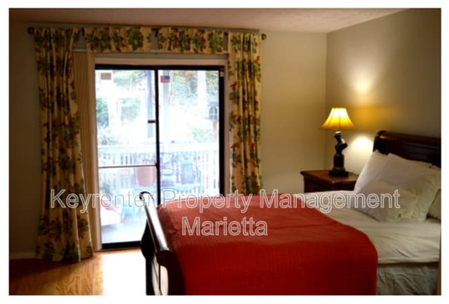 Building Photo - 1400 Summit N Dr