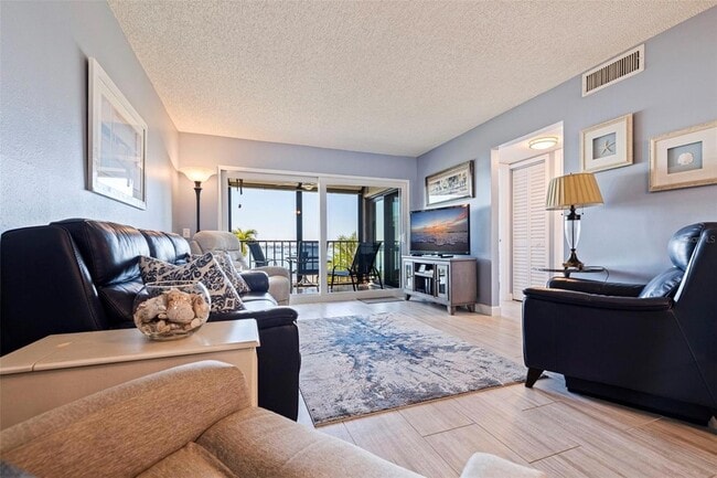 Building Photo - 6365 Bahia Del Mar Blvd S