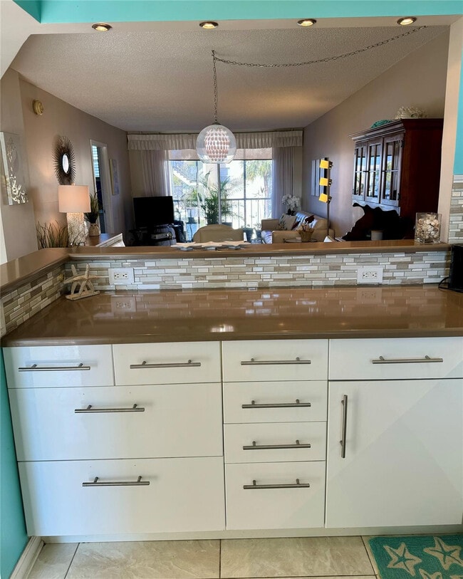 Building Photo - 5300 NE 24th Terrace