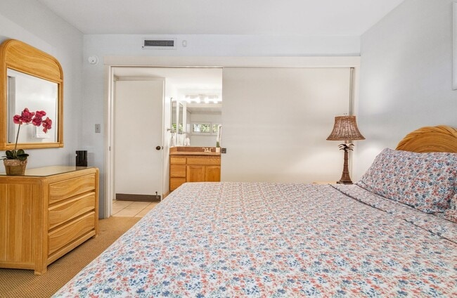 Building Photo - BeachFront Furnished Condo at Sugar Beach Resort, 1 Bed / 1 Bath with Ocean Views!