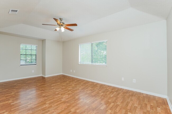 Building Photo - 8431 Pines Pl Dr