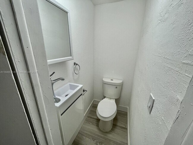 Building Photo - 218 Santillane Ave